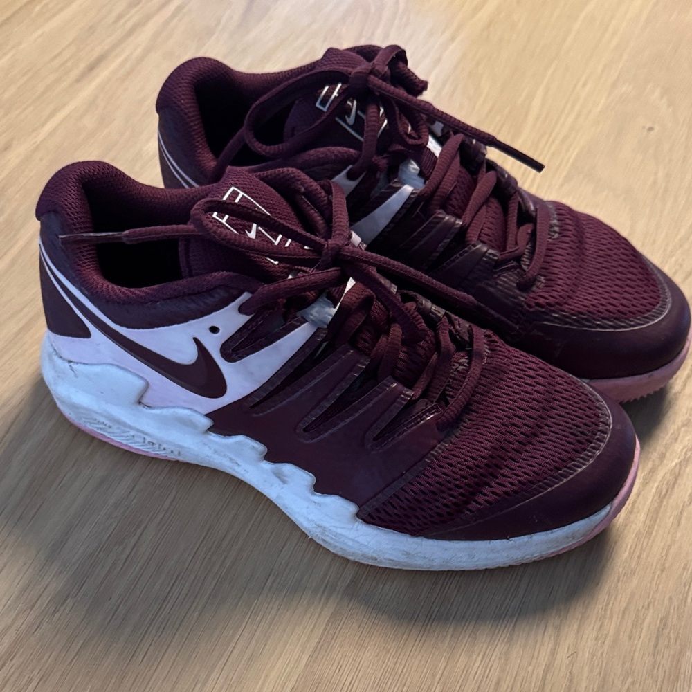 Nike Burgundy and White Mesh Athletic Sneakers Youth 4